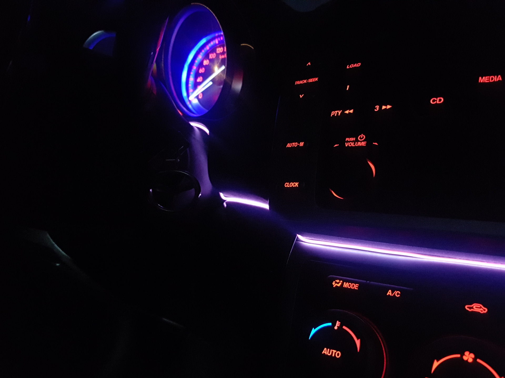 Подсветить 6. Подсветка неон Mazda 6 gg. Неоновая подсветка салона Мазда 6 GH. Подсветка салона Мазда 6 GH. Неоновая лента в Mazda 6 GH.