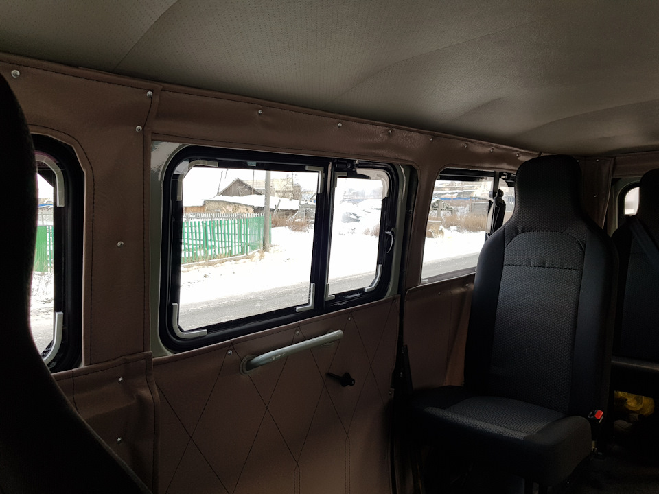 А вот боковые стекла в салоне изнутри. — Lexus RX (2G)