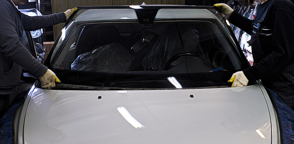 Бюджетная замена лобового стекла на Volvo C30, S40, V50