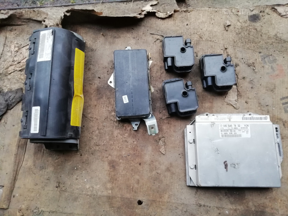 Запчасти w220. Датчик высоты мерседес 220. Мерседес 220 4. W210 запчасти. Запчасти w220.
