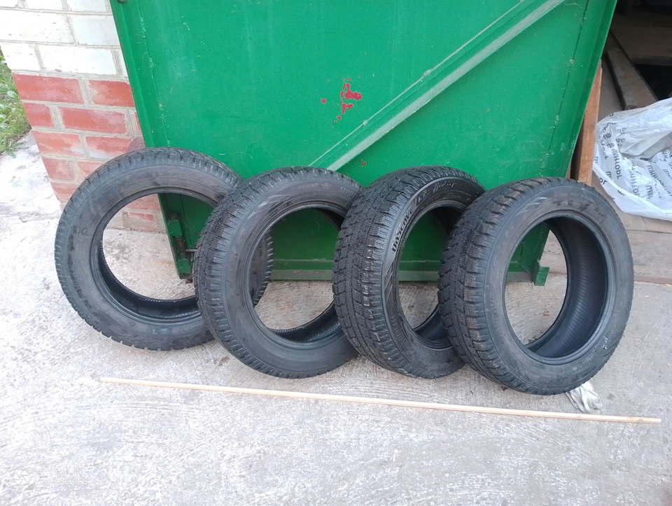 Шины зимние нешипованные Toyo 185/60 R15 на Volkswagen Polo Sedan ...