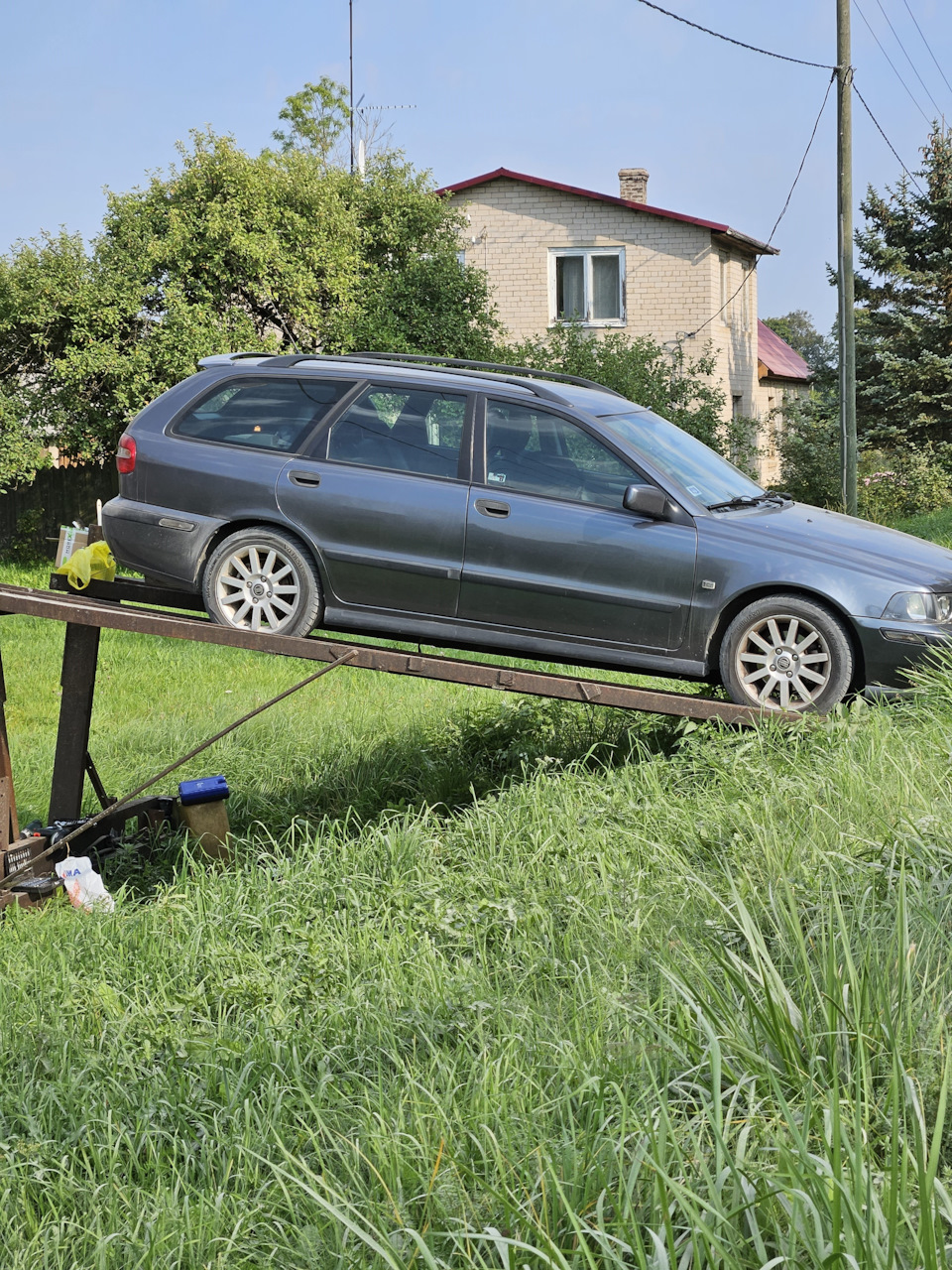 Снятие бака, антикор шовным герметиком — Volvo V40 (1G), 1,9 л, 2002 года |  своими руками | DRIVE2