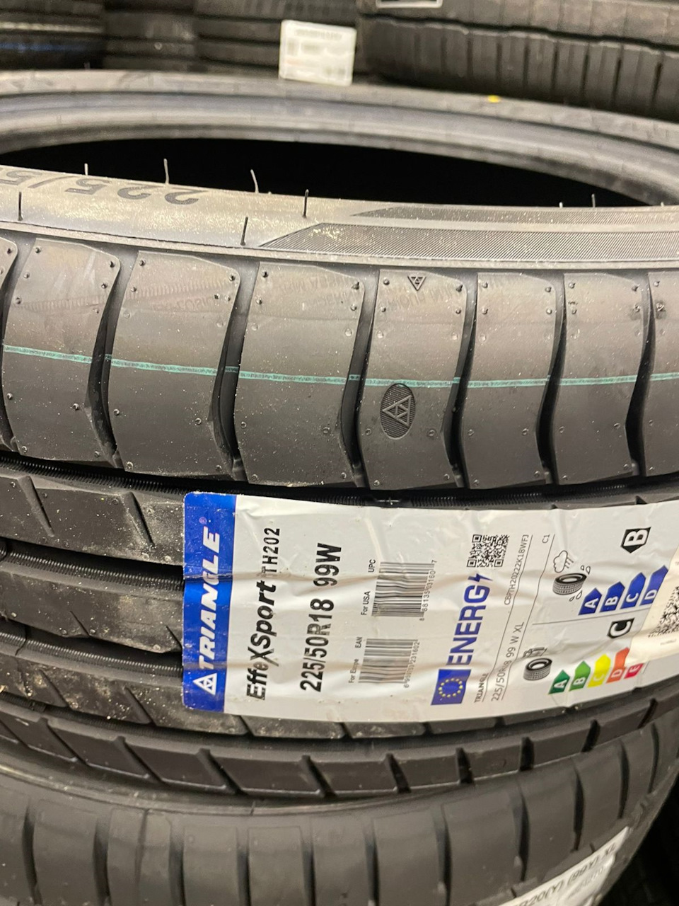 Вот собственно шины — Subaru Legacy (BN/BS). Запчасти на фото: Triangle TH202 EffeXSport