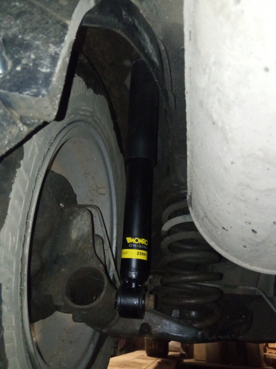 Левый — Renault Logan (1G)