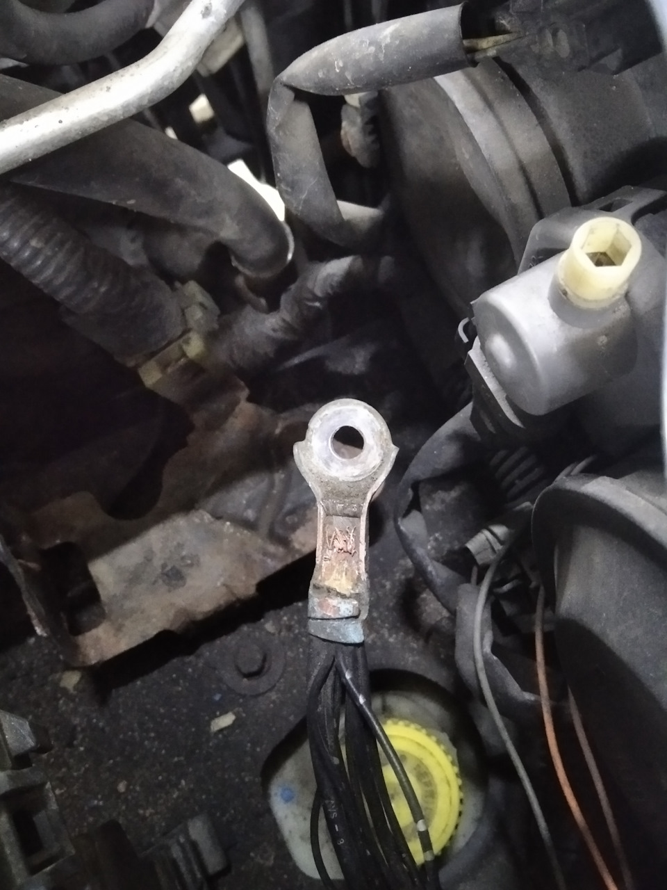 Не горит левая фара (галоген), загорается индикатор дальнего света ...