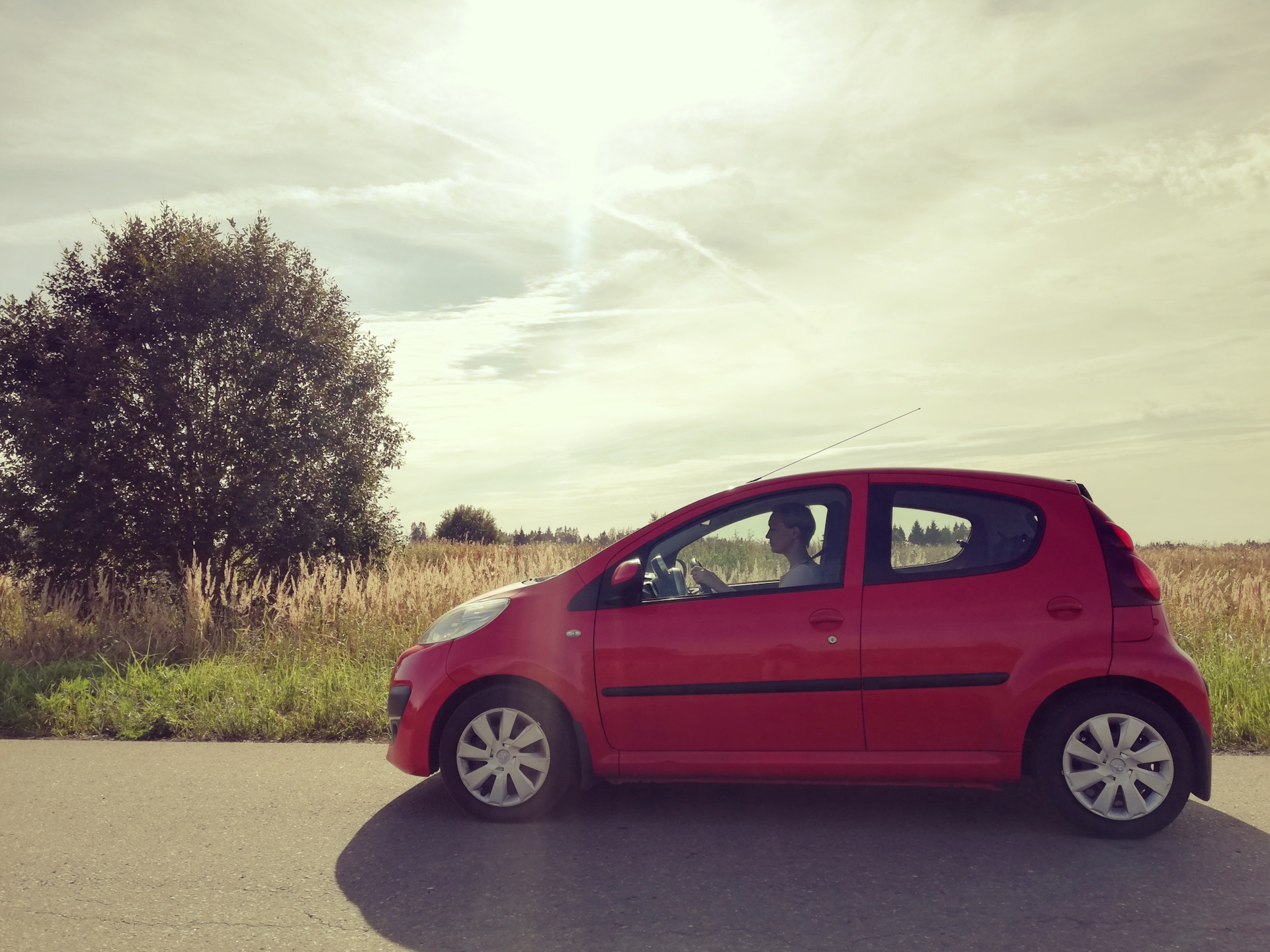 Peugeot 107. Пежо 107 зеленый. Peugeot 107 watanabe. Пежо 107 крыша. Пежо 107 кабриолет.