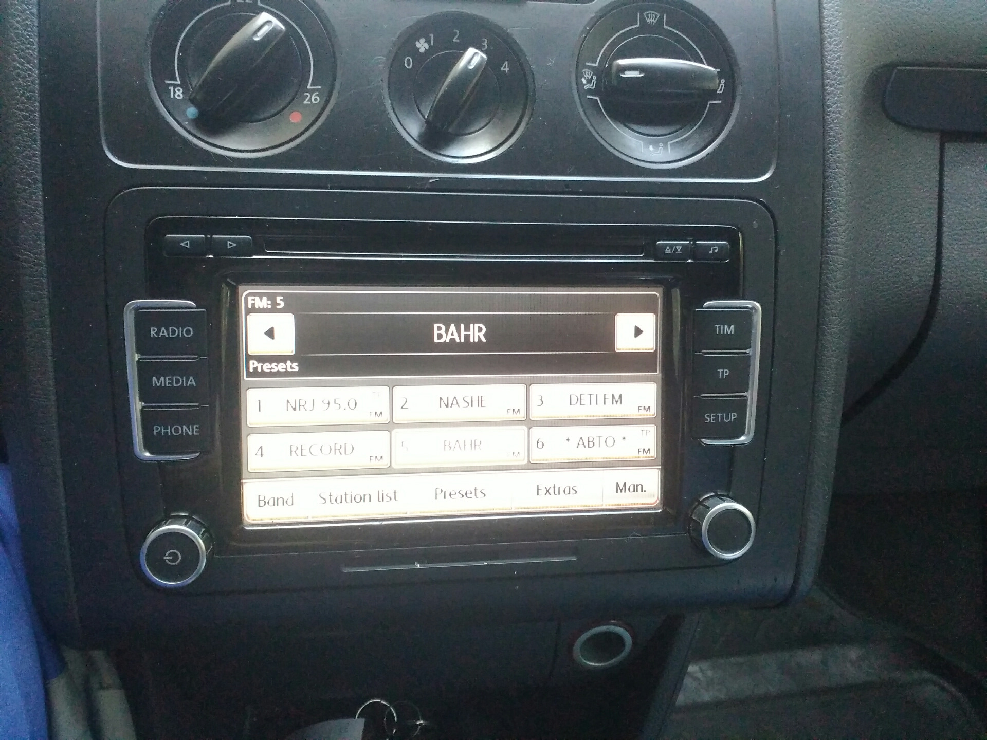 Как снять магнитолу фольксваген амарок Магнитола - Volkswagen Touran (1G), 1,6 л, 2004 года электроника DRIVE2
