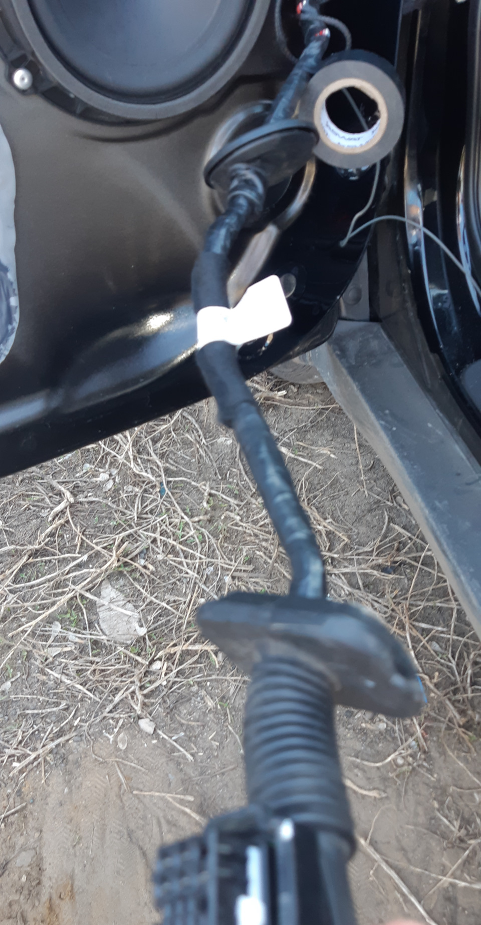 Частично смонтированный провод в двери — Hyundai Creta (1G)