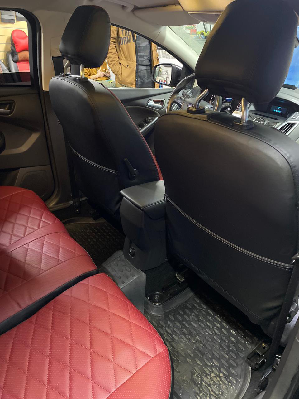 Установка чехлов на Форд Фокус 3 (индивидуальный пошив) — АВТОПИЛОТ на ...