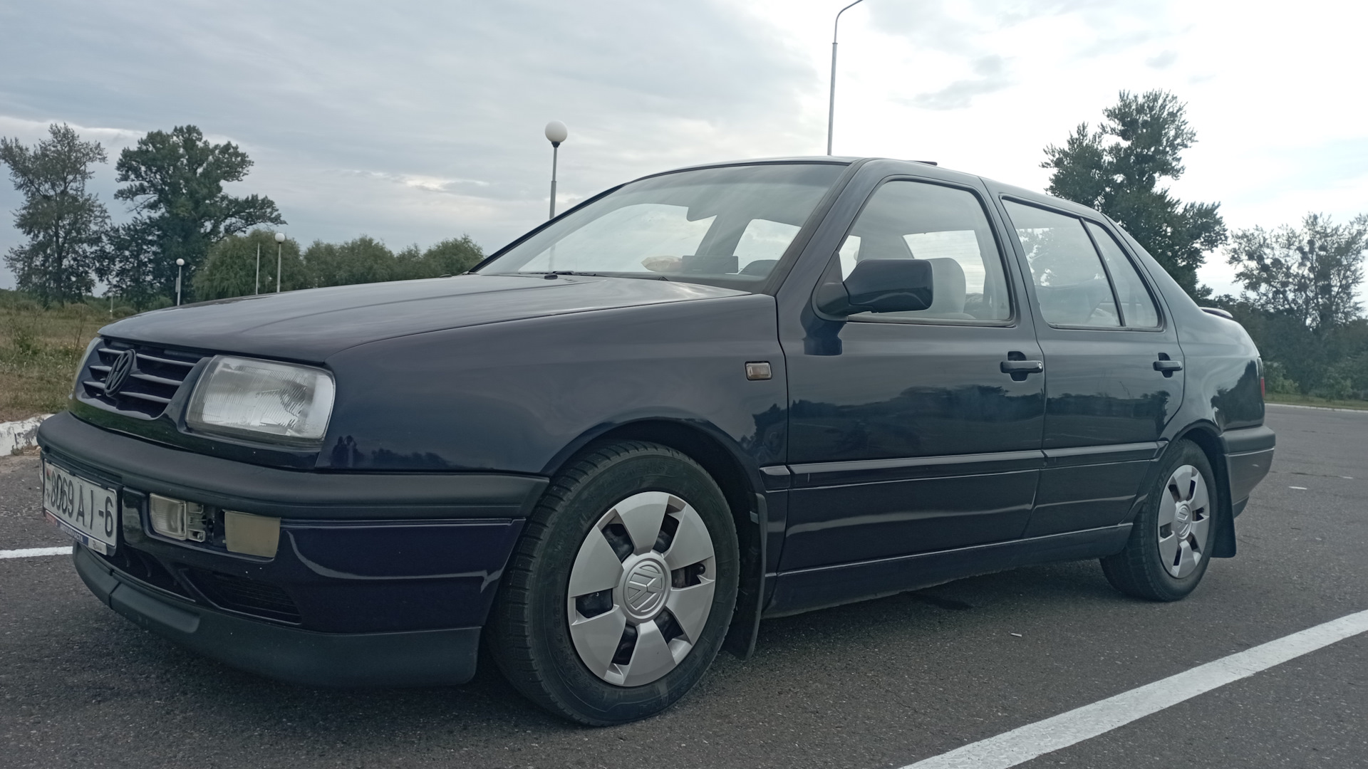 Volkswagen Vento 1.8 бензиновый 1992 | Das große Blau Fräulein на DRIVE2