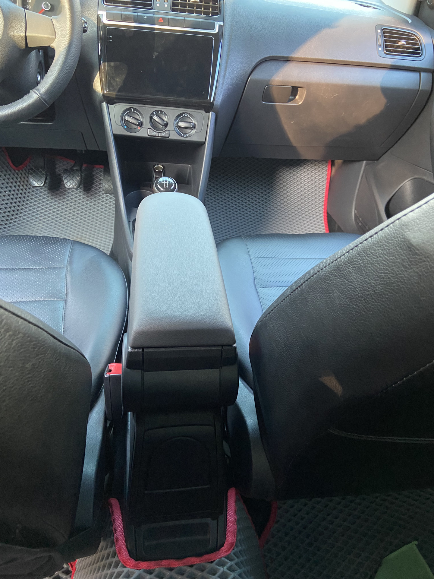 Установка оригинального подлокотника в поло седан — Volkswagen Polo ...