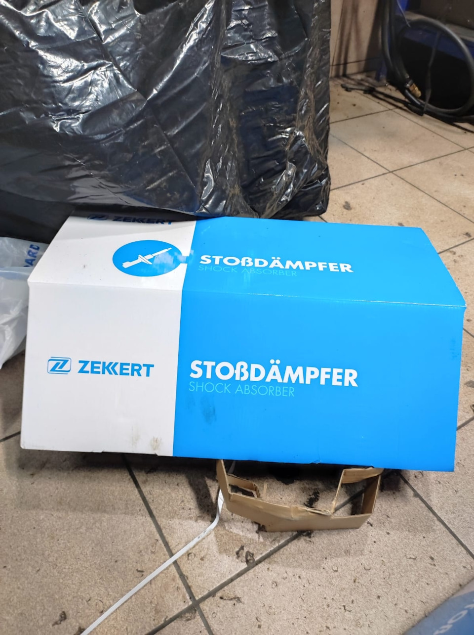 Замена амортизаторов в круг — Ford Mondeo IV, 2,3 л, 2008 года | визит ...