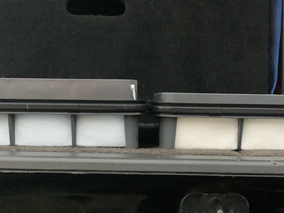 слева дизель, справа бензин — Toyota Land Cruiser 200