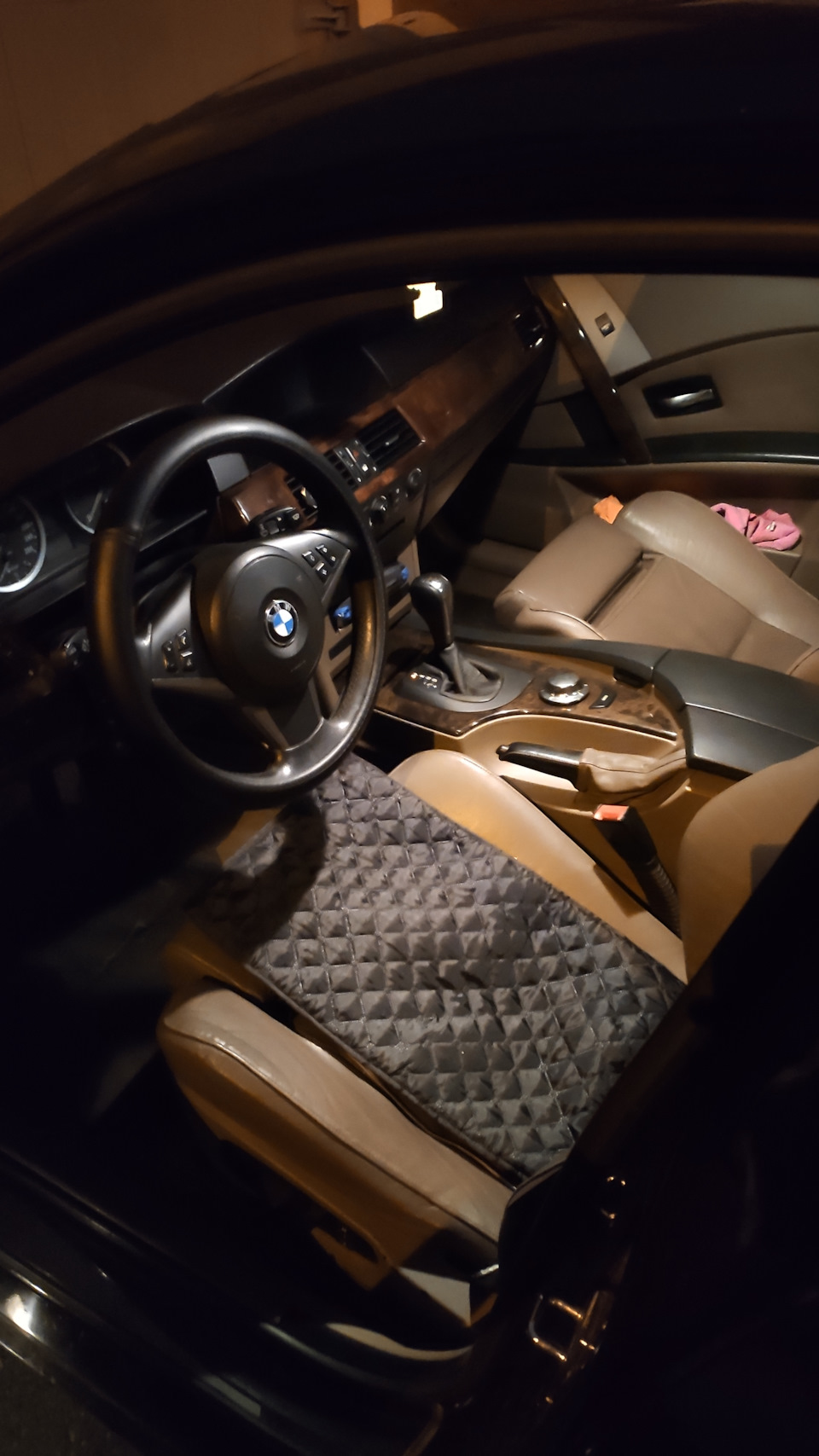 Супруга сшила накидку на сиденье и подушку под голову — BMW 5 series ...