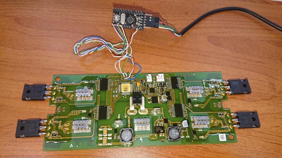 раз уже разобрал, то пытаюсь считать фирмварь из процессора управления — Nissan Leaf (1G)