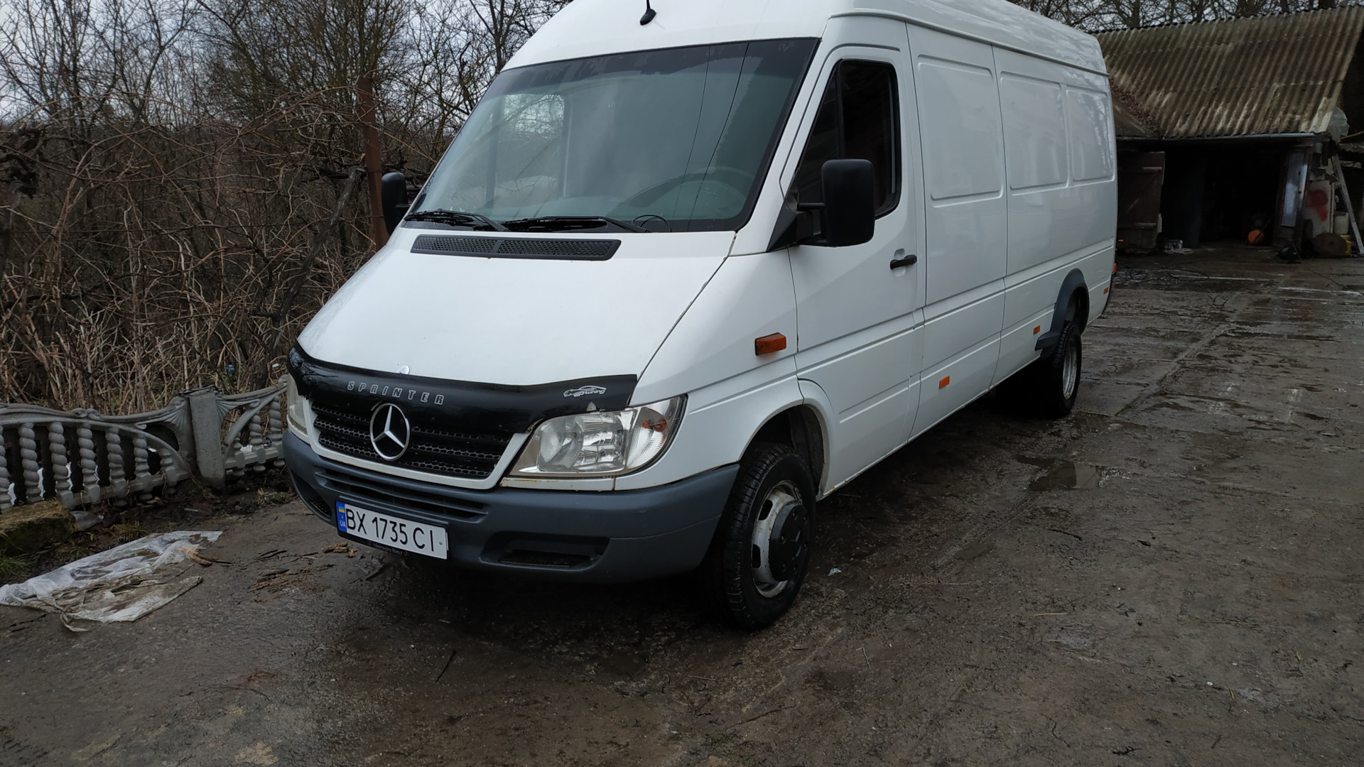 Спринтер ручной. Мерседес Спринтер со спальником. Mercedes-Benz Sprinter 413cdi салон. Мерседес спарка.