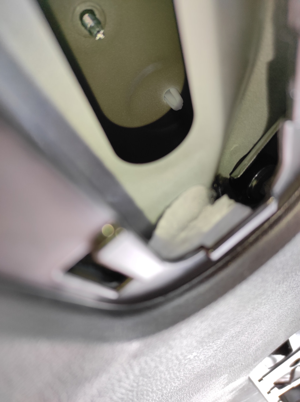 код краски chery tiggo 7 pro. Y7zshQn5B hvqzu754ZrRxZhcWo 960. код краски chery tiggo 7 pro фото. код краски chery tiggo 7 pro-Y7zshQn5B hvqzu754ZrRxZhcWo 960. картинка код краски chery tiggo 7 pro. картинка Y7zshQn5B hvqzu754ZrRxZhcWo 960. Интересную особенность расцветки моего автомобиля, я заметил еще в салоне при покупке. Краска не металлик, я не увидел блестящих вкраплений, но в зависимости от освещения, машина бывает от лазурного (зеленого, именно по ЭПТС у меня цвет — зеленый) — до бирюзового цвета(ближе к светло голубому). И зависит это от погоды, стоит машина в тени или на солнце. Я подозреваю, что цвет краски меняется от количества ультрафиолета (т.е солнечных лучей). Вот такой фокус.)