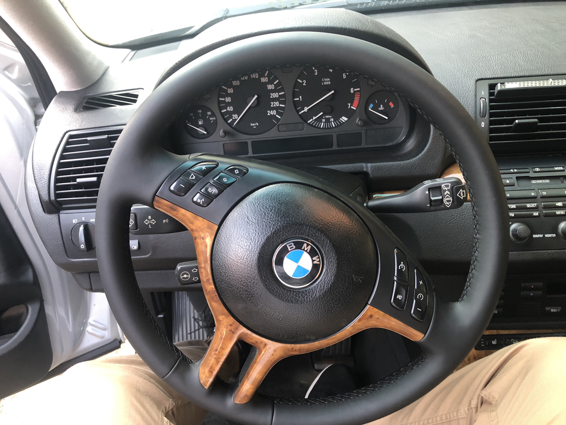 Руль е46. Руль БМВ х5 е53. Руль BMW x5 e53 алькантара. Руль БМВ е46. Руль BMW x5 e53 шлицы.