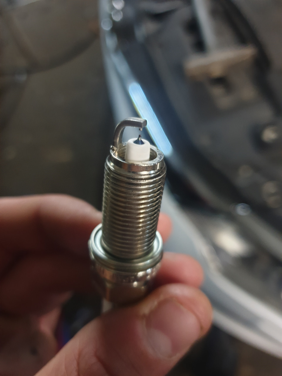 Замена свечей — Toyota Camry (XV50), 3,5 л, 2013 года | запчасти | DRIVE2