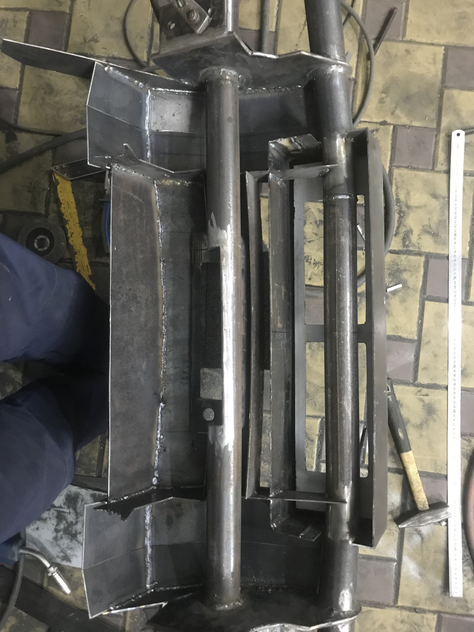 Сделал бампер из трубы