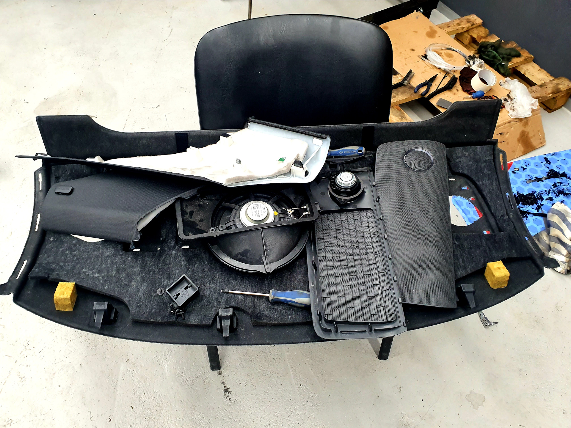 Саб в задней полке Bang & Olufsen 8T0035412D — Audi A5 (1G), 3 л., 2009 ...