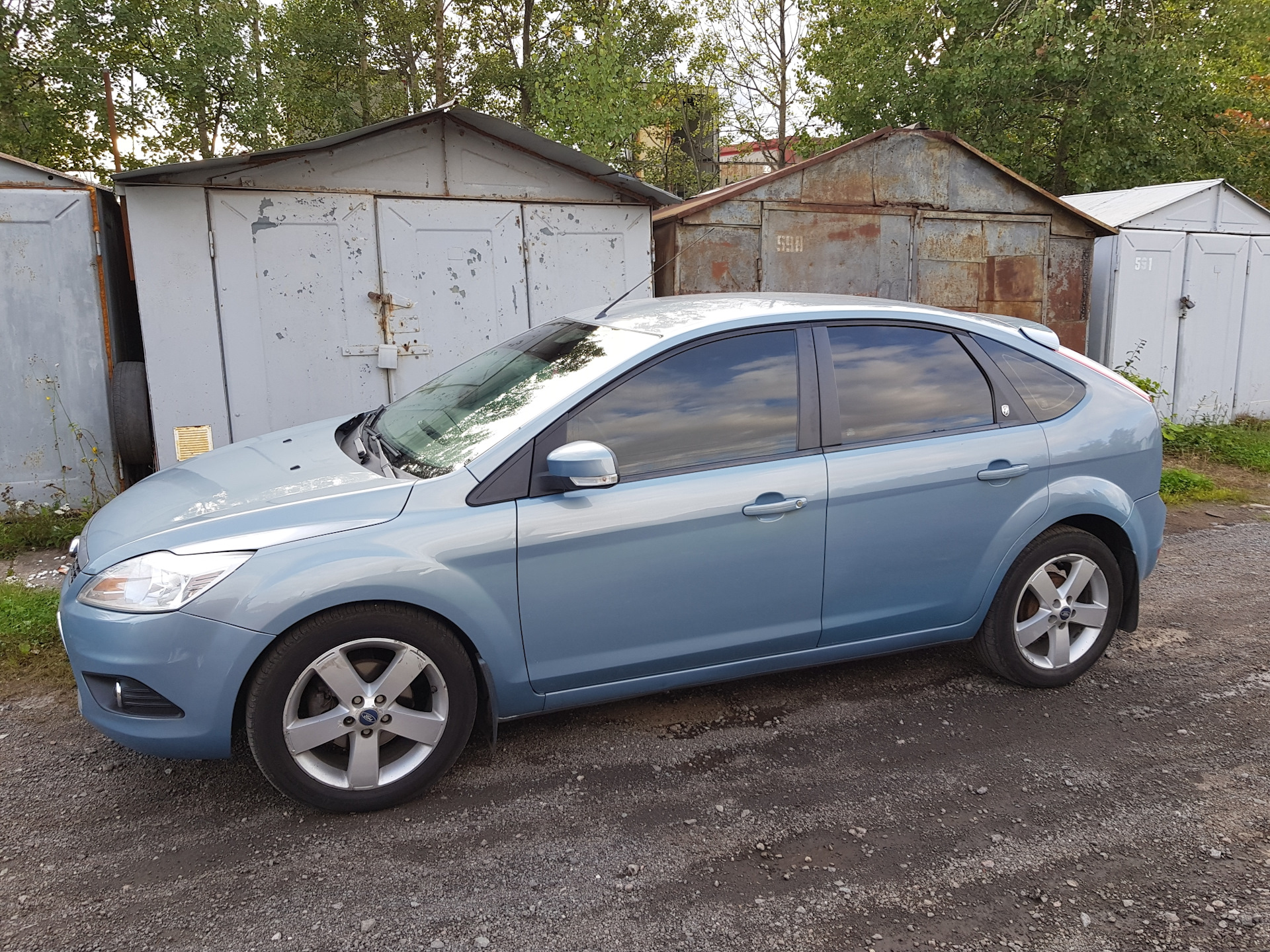 Ford Focus 2 Рестайлинг хэтчбек голубой