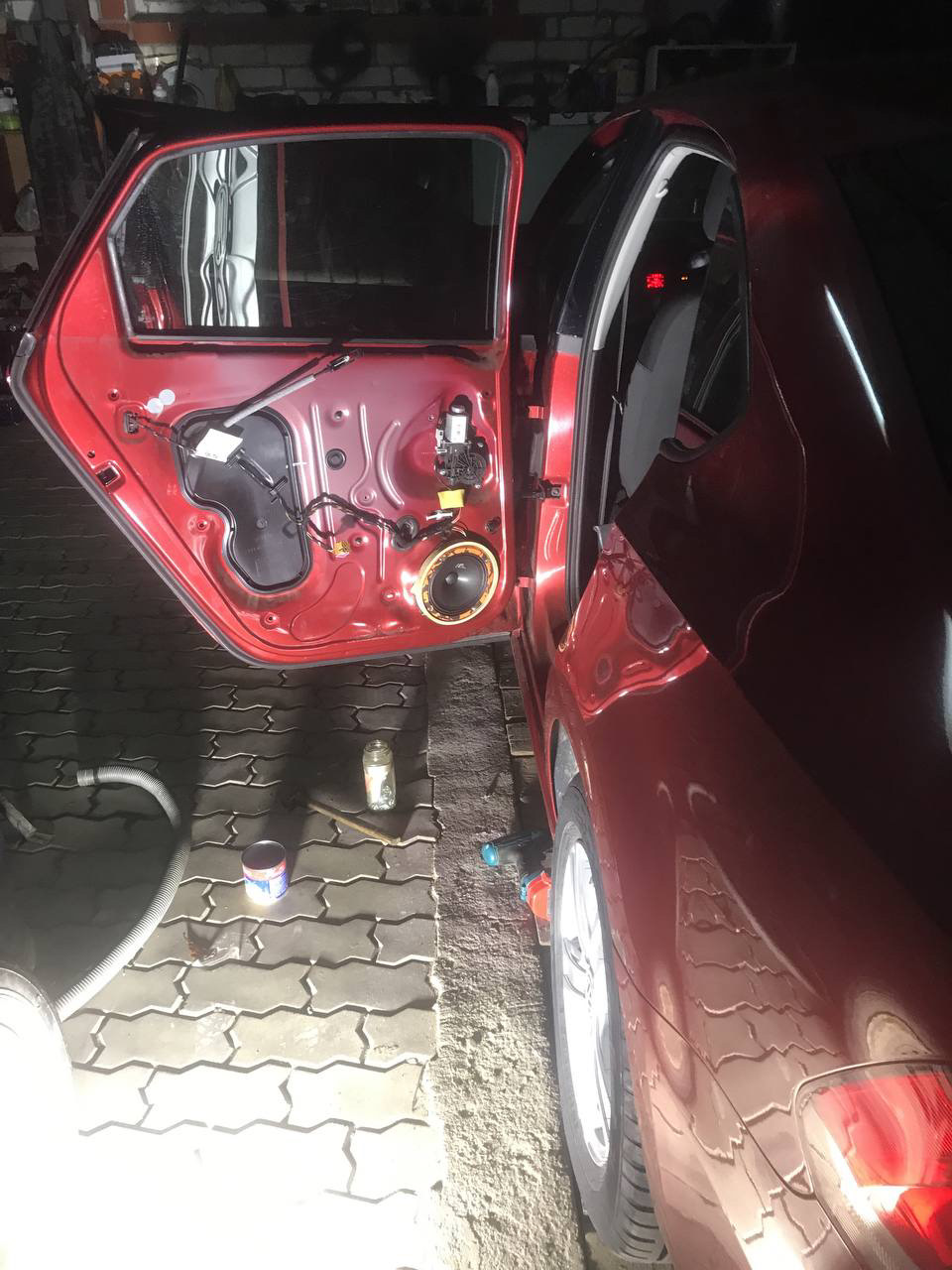 Замена штатных динамиков — Volkswagen Polo Sedan, 1,6 л, 2011 года ...