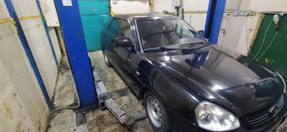 Потекла передняя стойка (Замена)! — Lada Приора хэтчбек, 1,6 л, 2008 ...