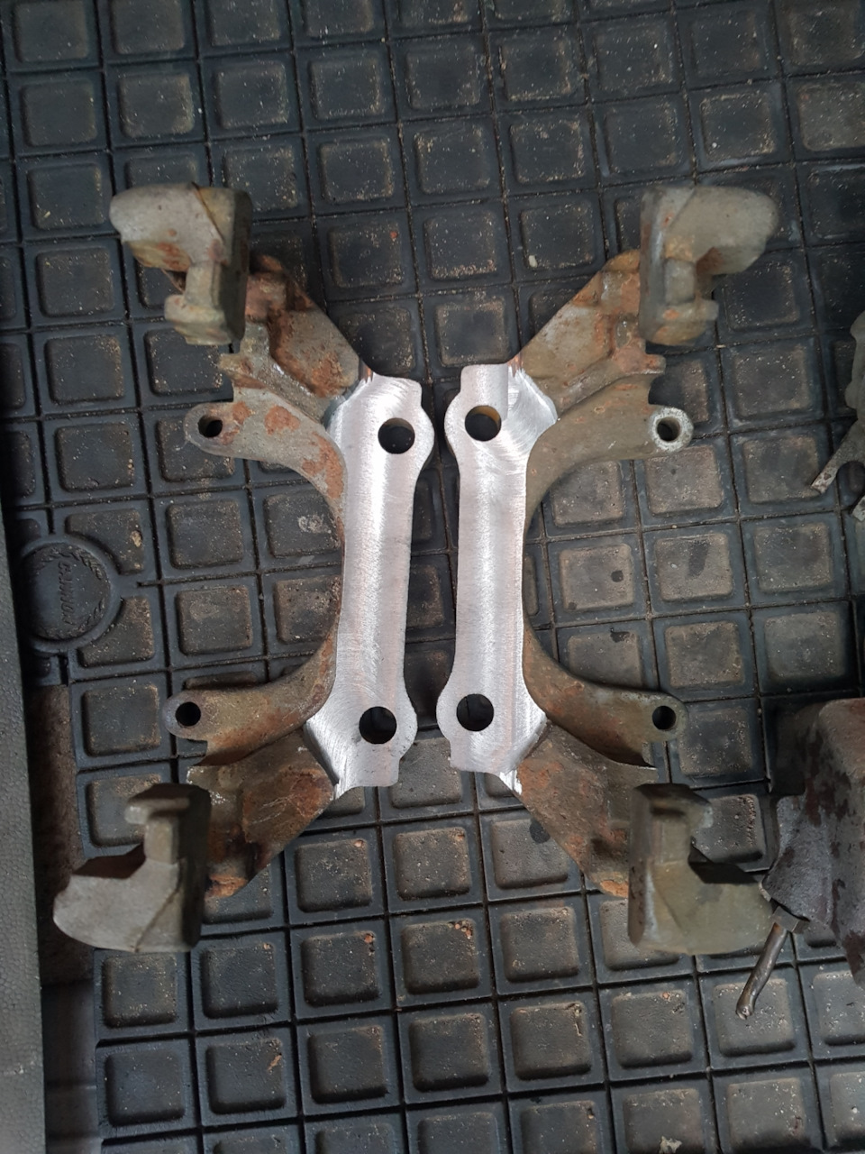 Фрезеруем скобы в нужный размер — Volkswagen Passat Variant (B3)