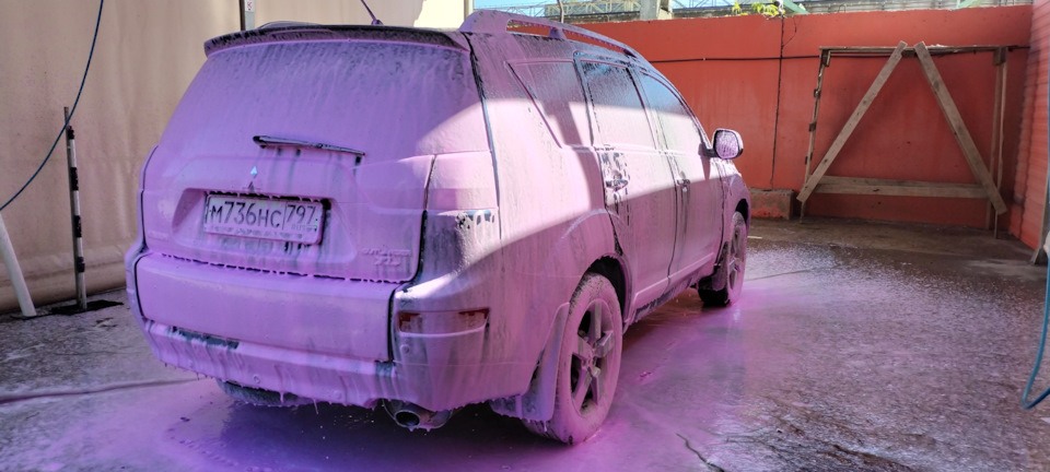 Водные процедуры — Mitsubishi Outlander XL, 2,4 л., 2008 года | мойка ...