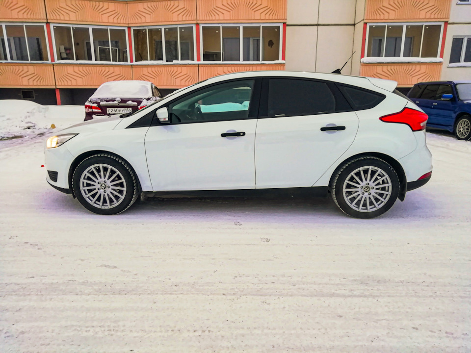Ford focus 2 хэтчбек 2006 диски. Крашенные диски форд фокус 2. Радиус форд фокус. Радиус форд фокус. Ford focus 2 215 50 17.