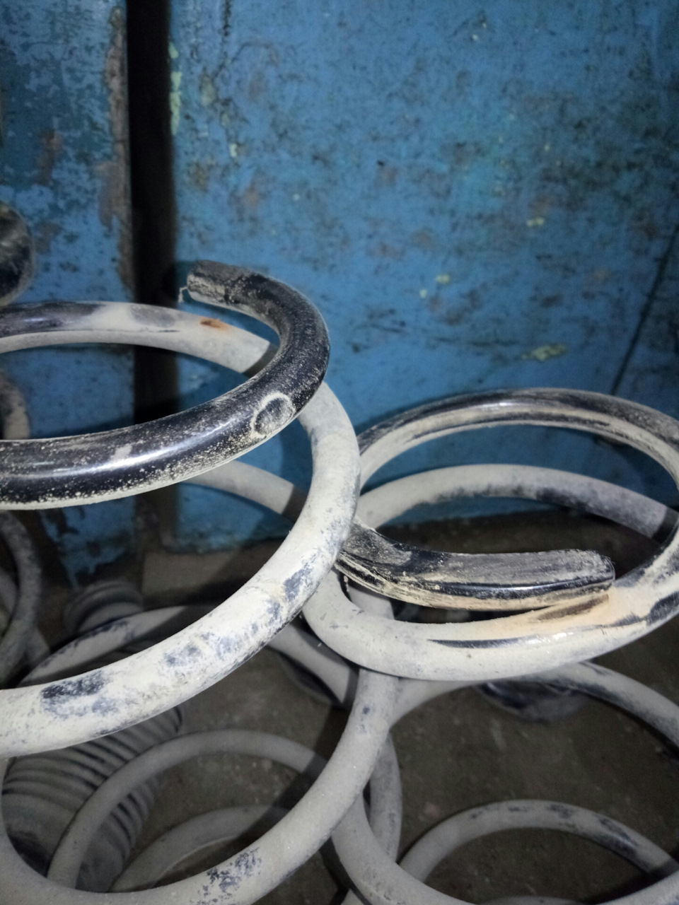 При покупки авто было замечено усадк правой стороны на 2сантима, при ...