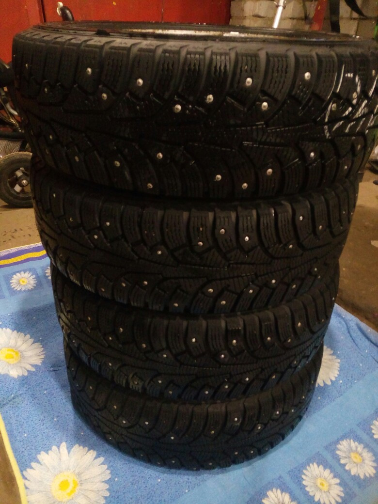 bridgestone 245/45 r17 зима шипы б/у