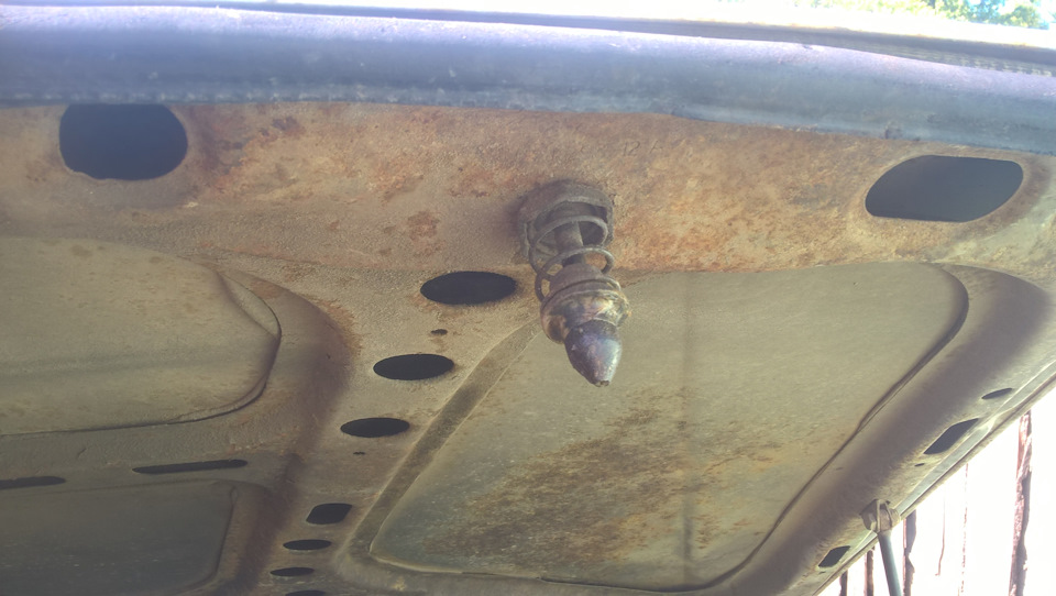 Не открывается капот на Ауди 100 — Audi 100 (C3), 1,8 л, 1986 года ...