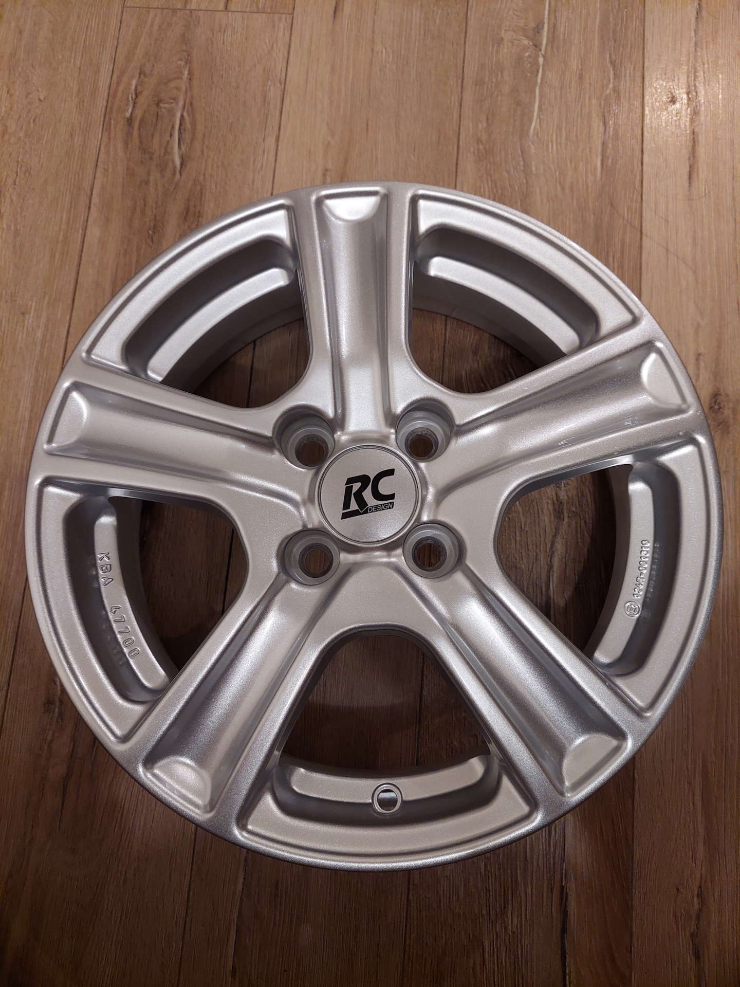 Сузуки игнис диски. Suzuki ignis 2007. Suzuki ignis 2003. Диски suzuki ignis. Сузуки игнис диски.