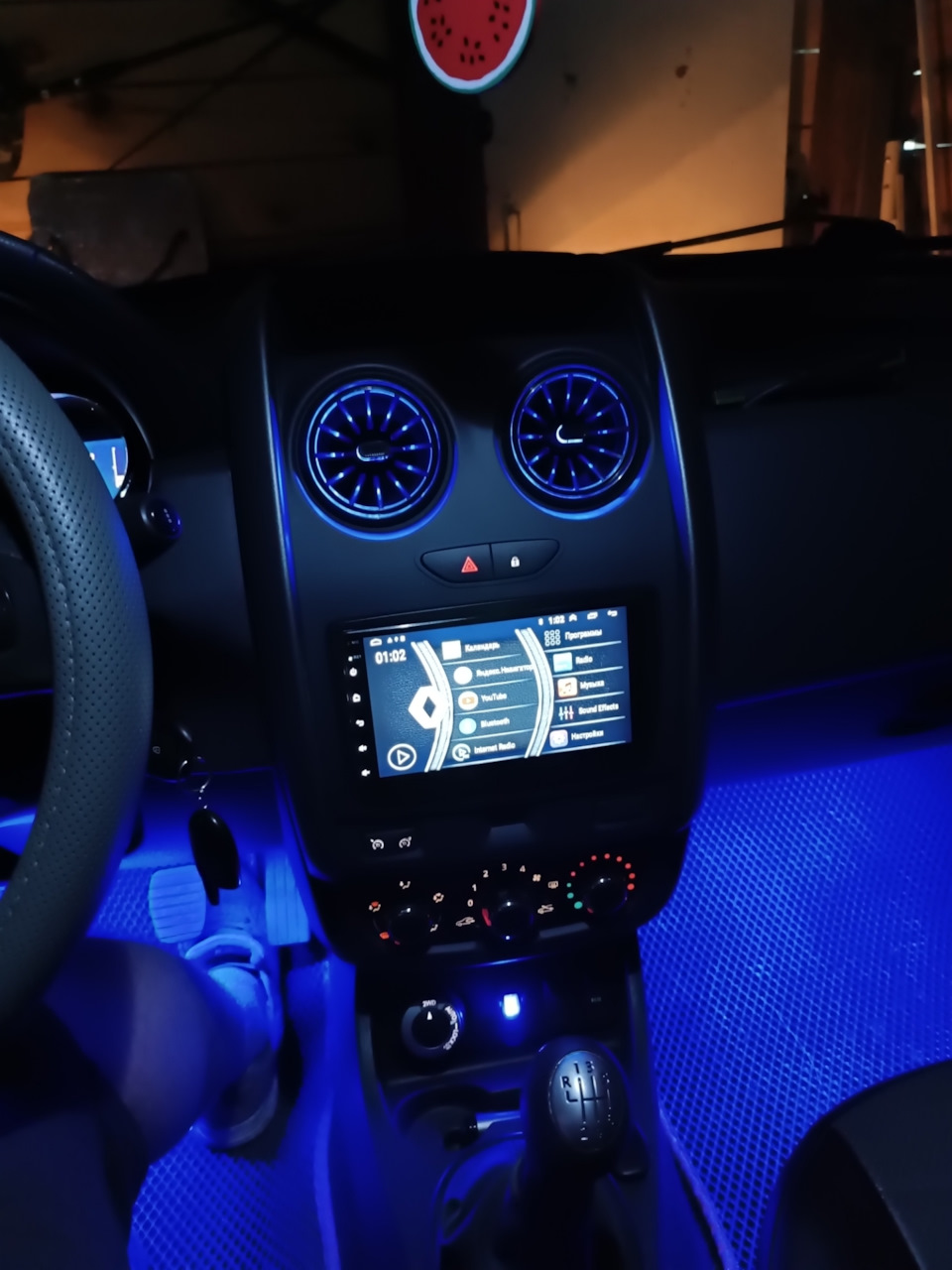 Замена штатных дефлекторов на китайские с подсветкой — Renault Duster ...