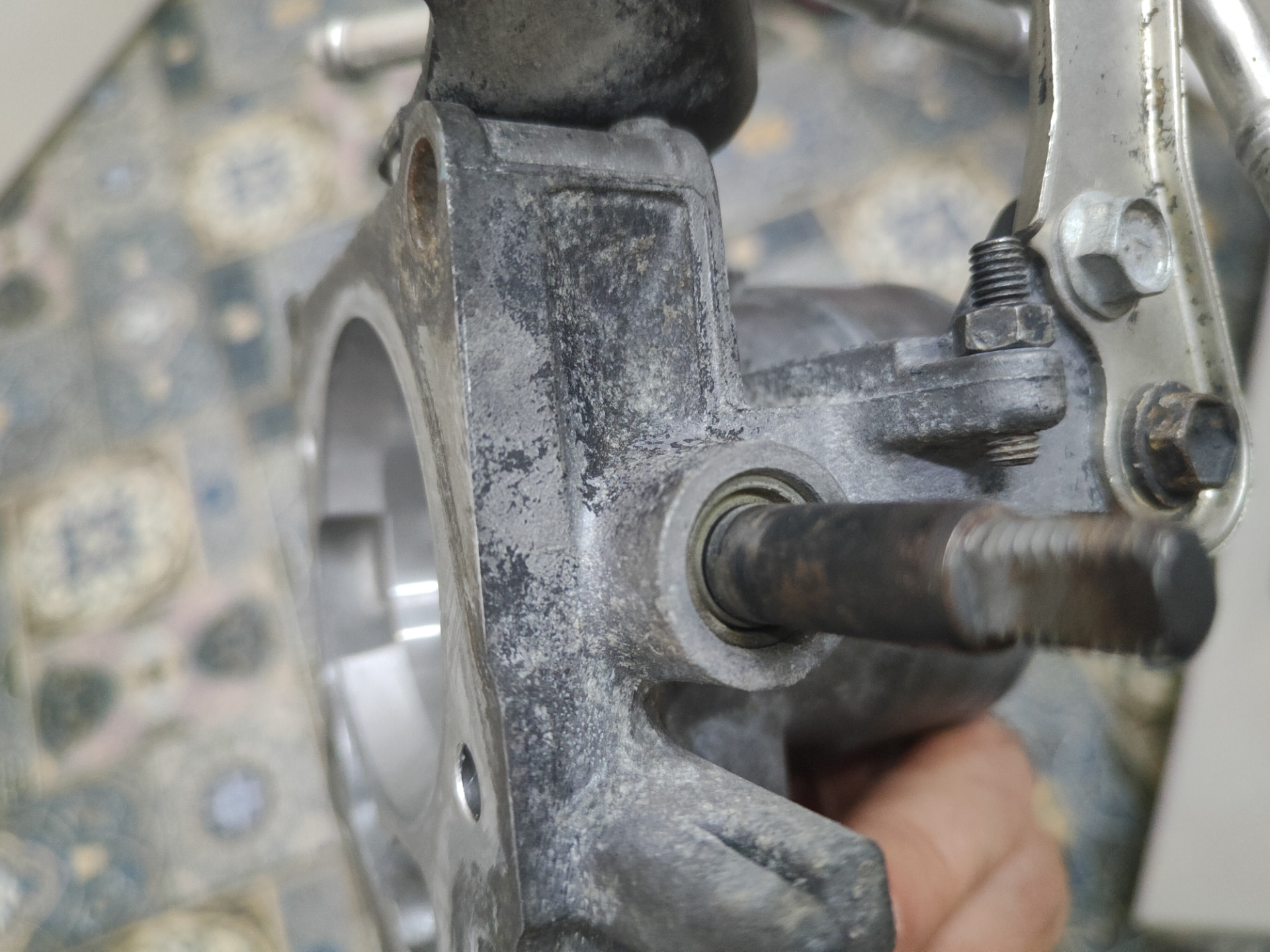 Продольный люфт коленвала на лифан. Боковой люфт переднего колеса. Продольный люфт коленвала. Продольный люфт наружного шруса. Продольный люфт коленвала.