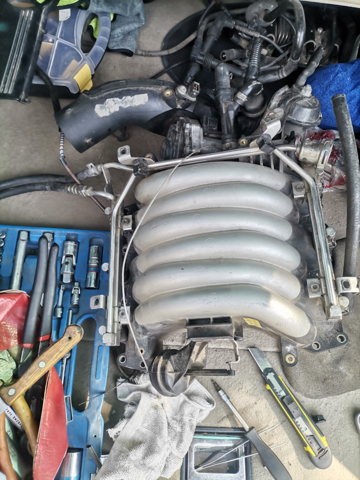 Впускной коллектор в сборе на Audi A4 (B5), Audi A6 Avant (C4), Audi A6 ...