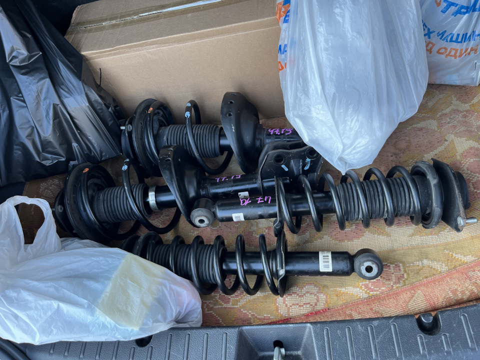 был найден комплект в отличном состоянии, чашки вообще без трещин, только пыльник на одной передней был надорван. была получена хорошая скидка))) — Subaru Impreza (GJ/GP)