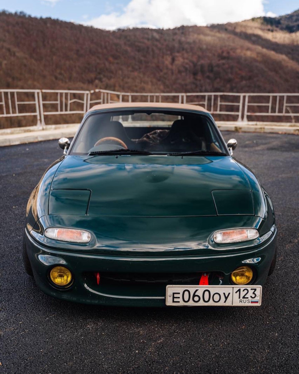 Mazda Miata с открывающимися фарами