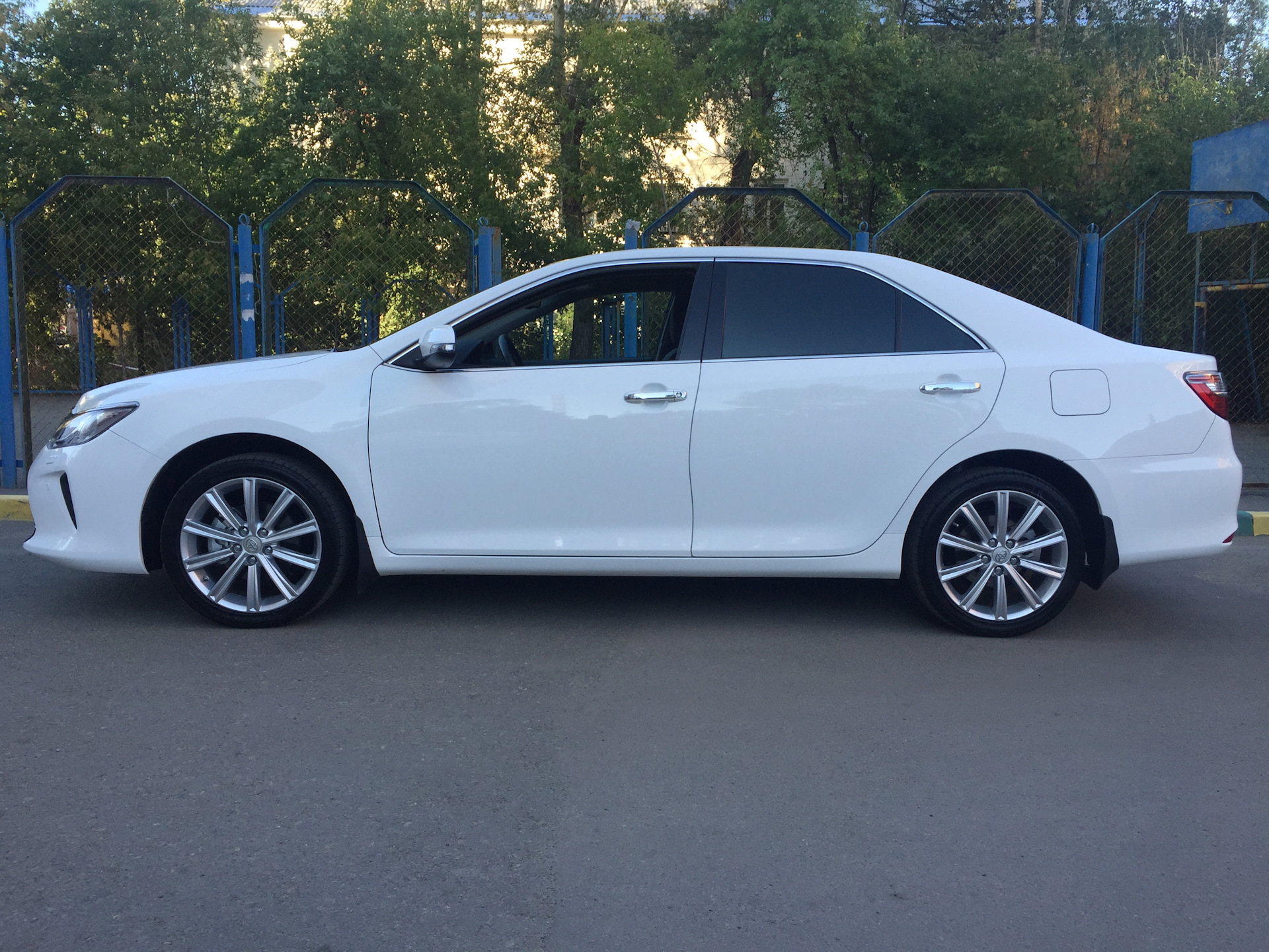 Камри 55 на 18 дисках фото Продам свои любимые диски! - Toyota Camry (XV50), 2,5 л, 2016 года колёсные диск