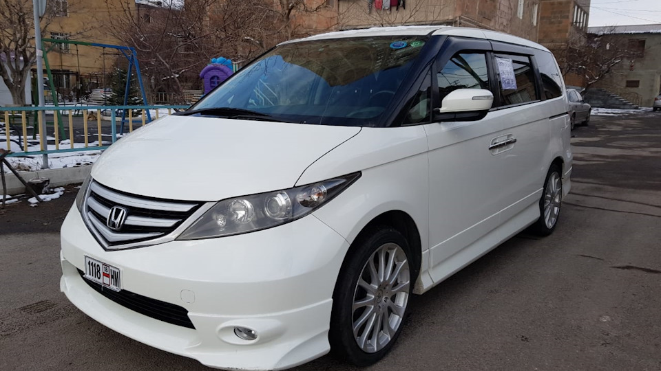 Хонда 2007 иллюзион. Honda Elysion 2.4. Honda Elysion 2007. Honda Elysion 2004 2.4. Honda Elysion 2005 Prestige.