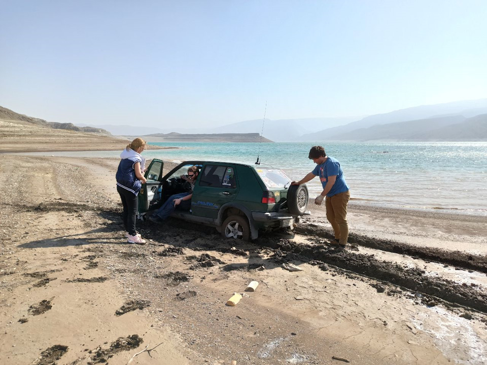 На Каспийское море. Часть 2.Хасавюрт-Дербент — Volkswagen Golf Country, 1,8 л, 1990 года