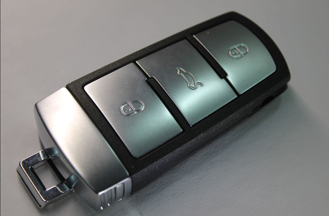 Ключ сс. VW b6 Smart Key. Ключ Фольксваген Пассат б6. VW Passat b6 ключ. Ключ от Фольксваген Пассат б6.