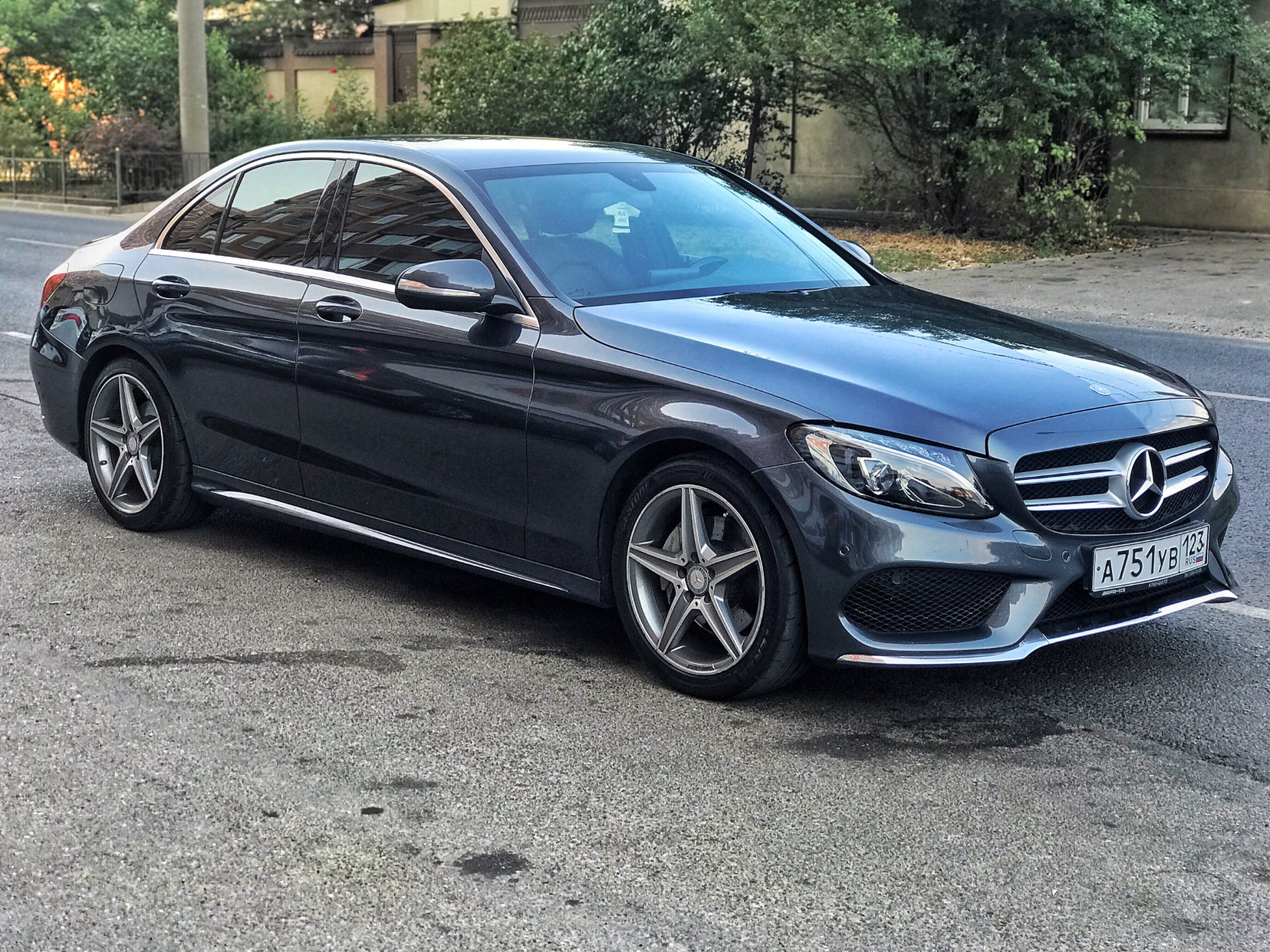 Мерседес w205 размеры. Мерседес w205 антихром. C200 w205 антихром. Стайлинг Мерседес с 205. W205 Driving.