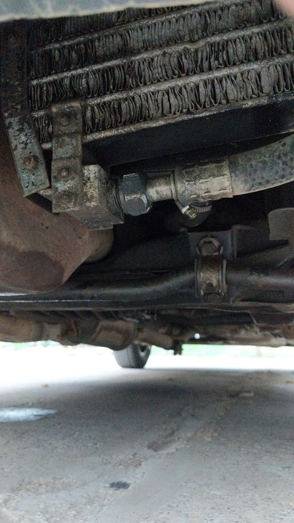 Течь радиатора кондиционера — Audi 90 (B3), 2,3 л, 1990 года | запчасти ...