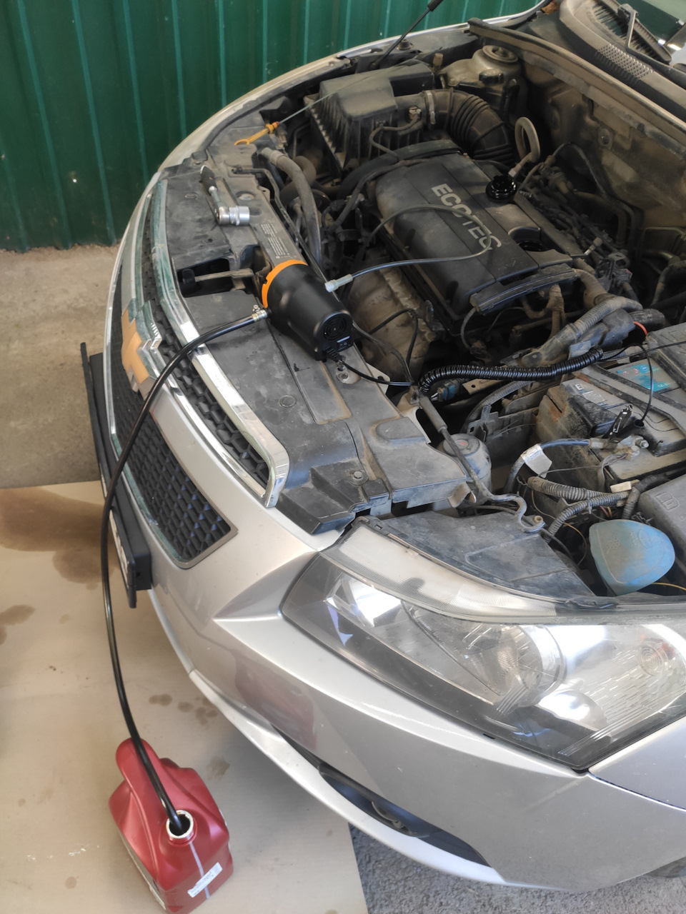 Удобно и чисто, объем откачал 4.5 литра. — Chevrolet Cruze (1G)