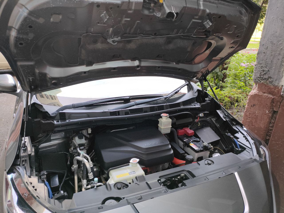 Установка газлифтов капота — Nissan Leaf (2G), 2018 года | аксессуары ...
