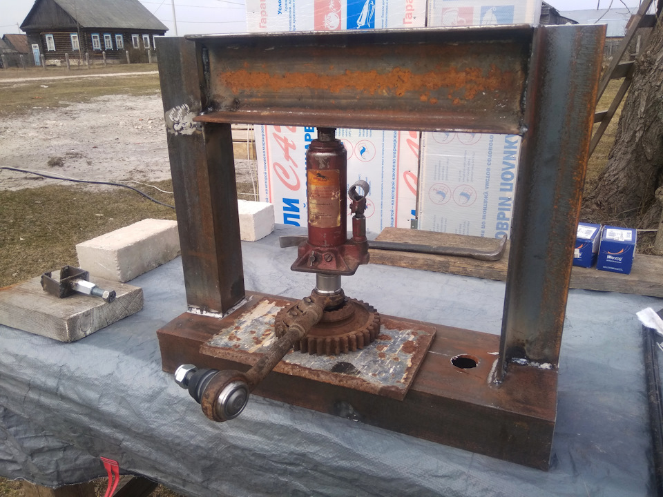 Замена сайлентблоков верхних рычагов и замена шарниров рулевых тяг ...