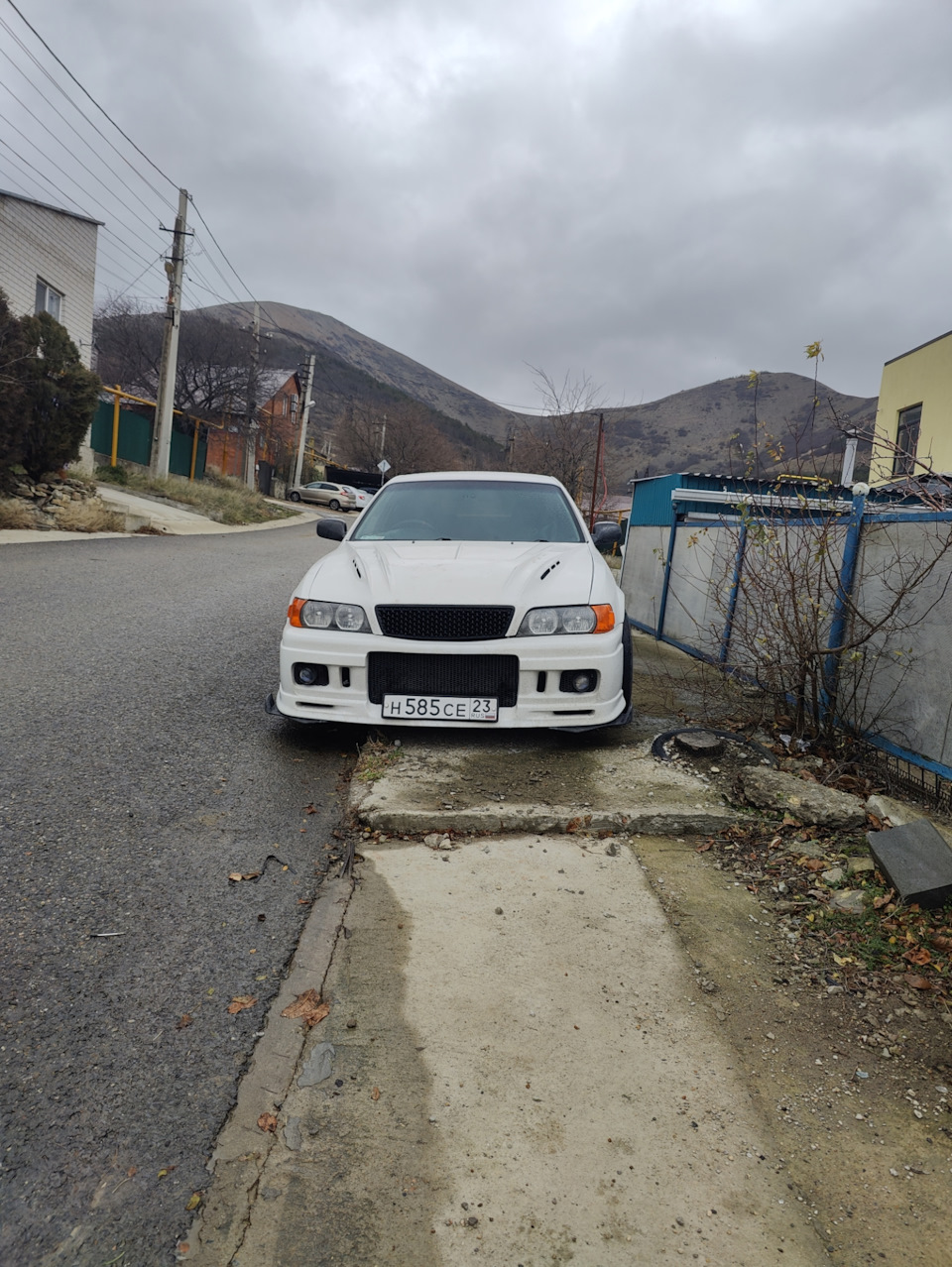 Вид на авто — Toyota Chaser (100)